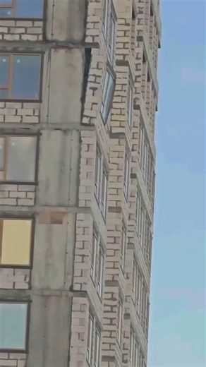 Russia: New building construction in Tyumen, occupied Siberia.Such issues are systemic and nationwide as Russian developers cut corners because of a sharp rise in cost of construction materials over the last few years.