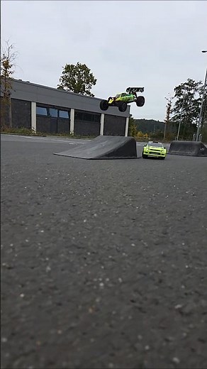 Absima Neon Furry springt über den Speed Demon 1:12 ‪@absimagmbh1841‬ ‪@ModellbauLindinger‬