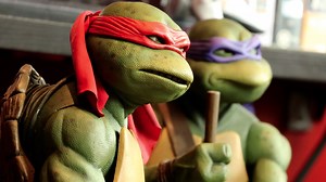 NECA 1/4 Raphael TMNT 1990 Figure- Collectable Review!