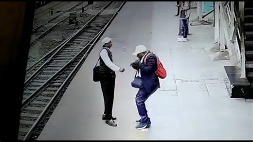 Live wire falls on railway official at Kharagpur station | Caught on camera