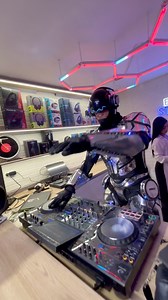 227K views · 12K reactions | Un robot dj 睊 | Robotronbot | Facebook