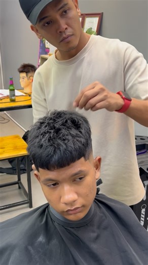 Sam Jaffry on Instagram: "Sam rascal razor texture technique.."