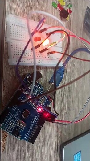 arduino uno led (READ THE DESCRIPTION)