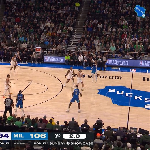 LOGO LILLARD BEATS THE 3Q BUZZER! | Milwaukee Bucks