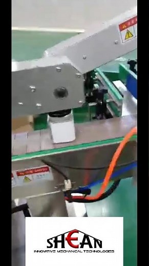 Square bottle labeling machine