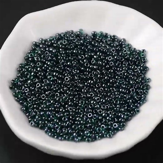 MIYUKI Round Rocailles Beads, Ruby Lined Emerald