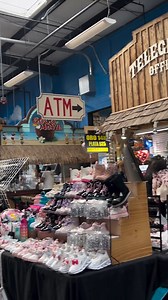 The LARGEST flea market in Georgia is just an hour from Atlanta! 🤩 La Vaquita Flea Market in Pendergrass Georgia is the perfect one-stop-shop for quite literally all your needs! Grab gifts for your friends, a prize for you, and so much more! 🛍️😍 They've got stands with clothes, shoes, jewelry, electronics, toys... you name it! You could even get a massage! 💎👠 And of course you can't miss out on all the delicious food in the La Vaquita food court either! 🥙😋 Take a trip this weekend--visit 