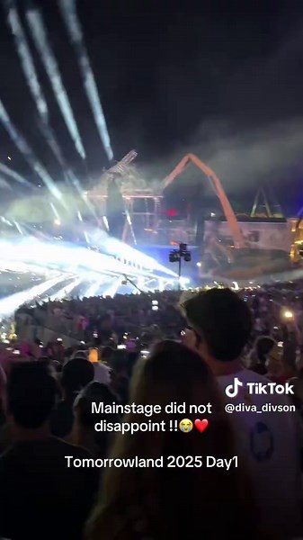 Tomorrowland Day 1 Martin Garrix on new Mainstage. #epic #tomorrowland2025 #unite #heroes