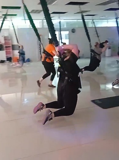 Smooth moves, zero stress 🌬️ #SmoothVibes #LikeABreeze #BungeeLife #BungeeFun #Bungee