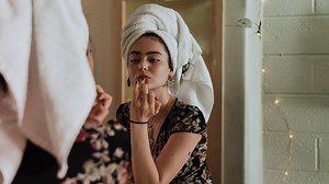 4 cara praktis merawat kulit wajah agar sehat dan cantik