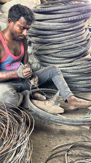 Cutting the tire into two parts - method of extracting iron