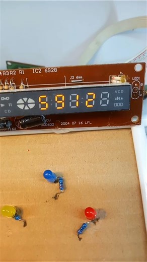 I Turned an Old DVD Display Into a Pinball Machine 🤯