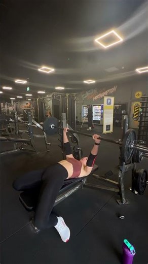 Women Should Lift Heavy Too 💪 Bench Press Short