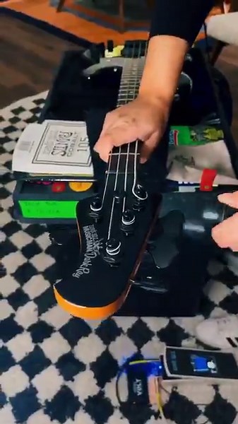 New Cobalt strings ✔️ DarkRay Bass ✔️ VPJR Tuner ✔️ Ready to go! Music ℅: @itsjoshpaul | Ernie Ball