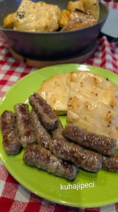 Ćevapi u kajmaku. Još jedna ideja za danas. RECEPT u komentarima ispod 🤗 #ćevapi #kajmak #kuhajipeci | Kuhaj i Peci