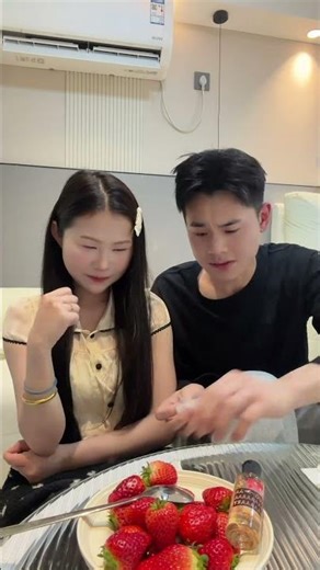 Draw & Dine: Spring Strawberry Sundae Love Story