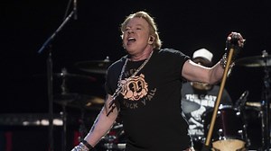 Guns N' Roses perform new version of rare song "Silkworms": Watch