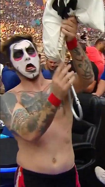 You get human monies! You get human monies! EVERYONE gets human monies! 🤑 #SummerSlam