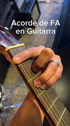 F chord on ukulele vs guitar 🎸 #guitartutorial #ukulele #chords