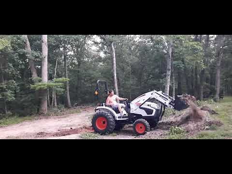 Front loader digging 25 hp Compact Tractor. Bobcat 2025!