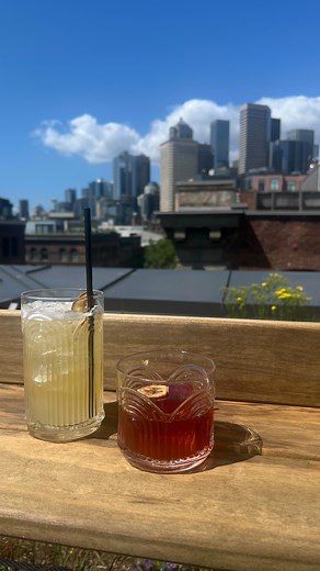 We love a rooftop bar…and @firn_seattle at @populushotel_seattle in Pioneer Square is a fantastic addition to the city. Seattle summer is essentially here, and Firn is definitely a place you should have on your radar ☀️🍸 Populus Seattle also has a restaurant, Salt Harvest, where local, seasonal Pacific Northwest ingredients inspire the menu. Populus also has Café at Salt Harvest, for all our coffee lovers, where you can sip espresso and indulge in pastries. #populusseattle #firnseattle #seattle
