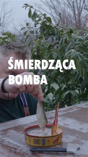 ŚMIERDZĄCA BOMBA OTWIERANIE ŚLEDZIA ​#test #surstromming #śledź #reakcja #smród #kulinarneprzygody