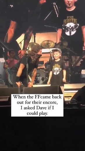 25K views · 495 reactions | your daily reminder that Dave Grohl rules⁠ ⁠ (via ig/colliercashguitar & overj0yed) #davegrohl #colliercash #foofighters #davegrohlismyhero #foofightersconcert | SPIN | Facebook