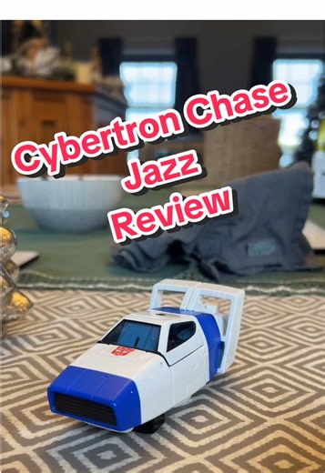Cybertron Chase Jazz Review #transformers #g1transformers #review cybertron #jazz