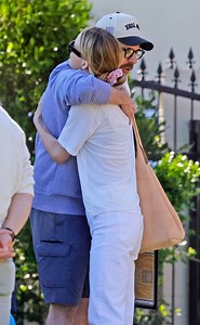 Olivia Wilde, Jason Sudeikis share a friendly hug during LA outing