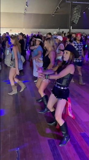THE WOBBLE Line Dance @ Stagecoach #bootscootin