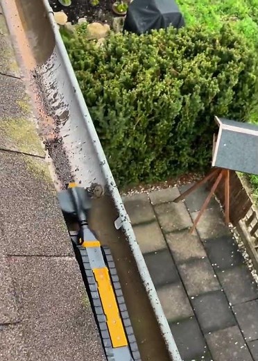 Automatic Gutter Cleaning Tool Removes Dirt and Leaves from Roof Drainage #cleaning #tools #gutters