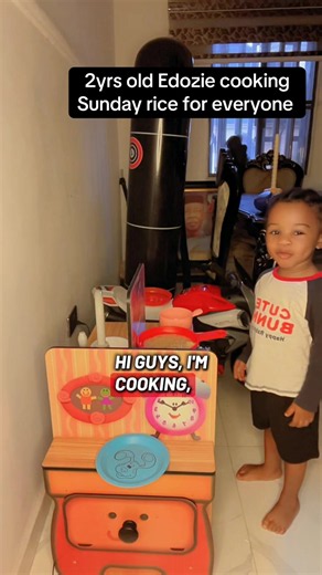 2yrs old Edozie cooking Sunday rice — cute toddler jollof moment
