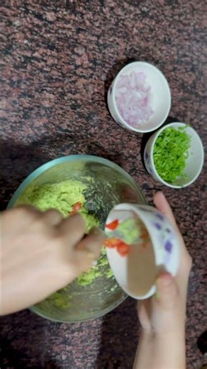 Easy Avocado Dip with Crispy Nachos | 5 Minute Snack Recipe 🥑 #foryou #quickrecipe