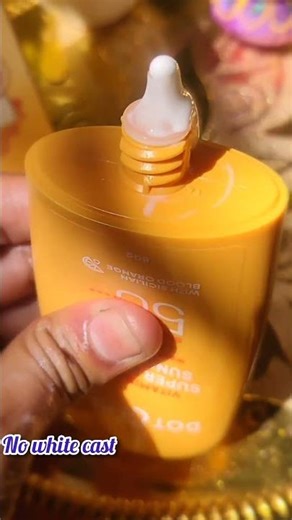 Best Sunscreen with No White Cast 😍 | Dot & Key Vitamin C Sunscreen Review 🔥 #dotandkey #glowingskin