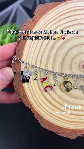 yo quiero una pulsera de Michael Jackson🕴️👑💖🎶