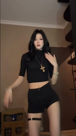 Hot Chinese Girl Dancing