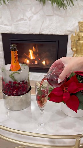 Mistletoe Mimosas 🍾 Comment SHOP for the links. Elevate your holiday get togethers this year with these fun and festive mistletoe mimosas and wine chiller ice mold. #icemold #mistletoe #mimosas #holidaycocktails #holidayentertaining #holidayhosting #barcart #christmascocktails #festivedrinks | Glambytes Blog