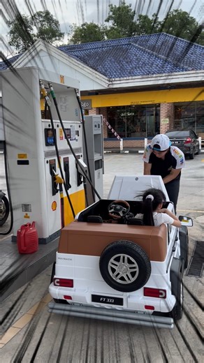 迷你大G竟然可以打油?!! 竟然有可以打油的电动车❓️‼️ 这里有各种不同的电动车🤩欢迎来看看 #新山玩具店 #遥控电动车 #大G #玩具店 #电动车 #新山 #打油 | FT TOYS STORY