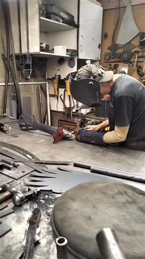 Sparks flying and metal taking shape! ⚡️ Steve’s hard at work on our signature Updraft sculpture, a kinetic piece that dances with the wind and captures pure motion in steel. Tag someone who loves seeing sparks fly as much as we do 👇 #MetalworksWanaka #UpdraftSculpture #KineticArt #SparksFlying #MetalArt #NZMade #ArtInMotion #SculptureDesign #HandcraftedNZ #EngineeringArt #SculptureLovers #CreativeEngineering #OutdoorSculpture | Metalworks Wanaka