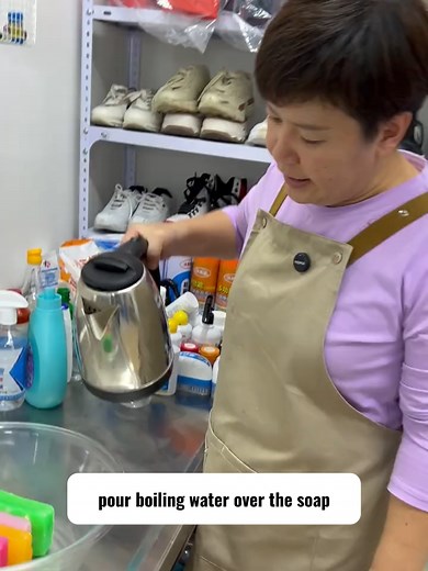 Effective Methods for Cleaning Shoe Edges and Insoles