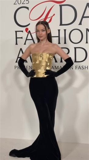 𝕁𝕒𝕧𝕚𝕚 🩷 on Instagram: "@dovecameron attends the 2025 CFDA Awards🤍 She looks gorgeous!! ❤️‍🔥 @dovehq . . ©️: @voguemagazine . . Tags 🏷️:#dovecameronedit #dovecameronedits #dovecameronfan #dovecameronfans #dovecameronstyle #dovecamerongrp #promo #tiktok #damianodavid #concert #newyork #descendants #couple #fans #fabulous #model #singer #dovelies #dovelie #fanpage #fanaccount #edit #edits #stunning #boyfriend #explore #fyp #dovecameron"