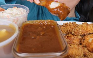 【Lychee ASMR吃播】小姐姐吃KFC炸鸡配土豆泥！ 无人声 咀嚼音吃播