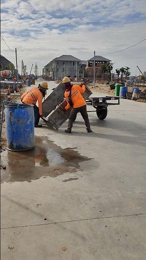 Professional Concrete Bucket Lifting & Pouring Process