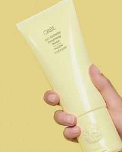 Discover the NEW Hair Alchemy Strengthening Masque 💛 This buttery soft treatment masque deeply conditions while fortifying hair from the inside out and is specially designed for those with inherently weak strands of all hair types. | Oribe