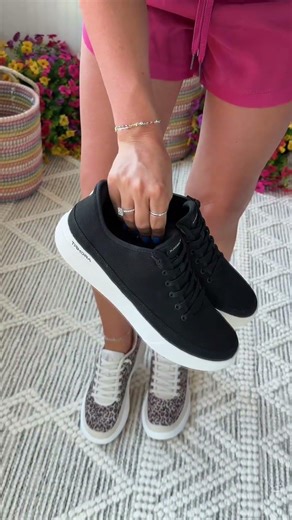 These Skechers Slip-ins are the ultimate comfortable summer shoes for women ☀️👟 Easy hands-free