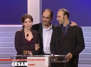En 1997 Agnès Jaoui, Jean-Pierre Bacri & Cédric Klapisch recevaient le César du Meilleur Scénario Original et ou Adaptation . #LesCésar #lescesarunpeudhistoire #César1997 | Académie des César