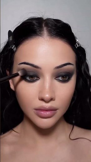 Romantic Vampire makeup 🦇💋@isabellrrose
