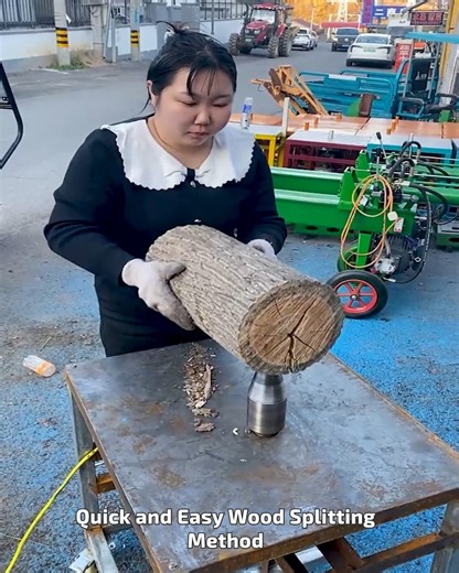 Quick and Easy Wood Splitting Method #ToolsInAction #LogSplitting #DIYProjects | Mundo Videos