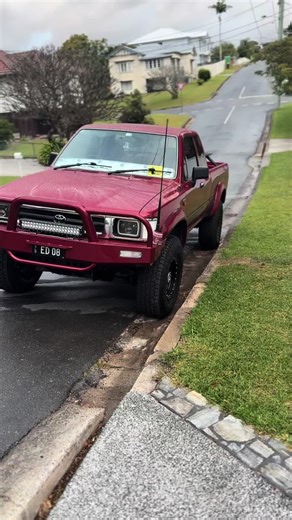 Urgent Wheel Alignment Needed for Toyota Hilux