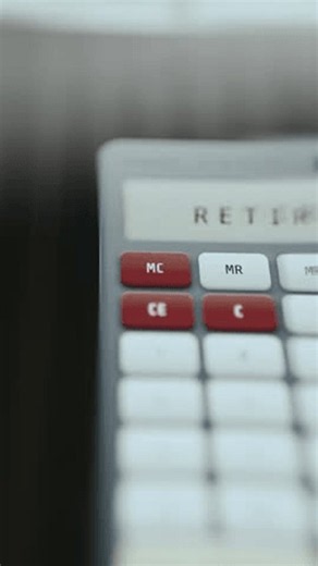 clip-4104044091-financial-calculator-screen-featuring-retire-text